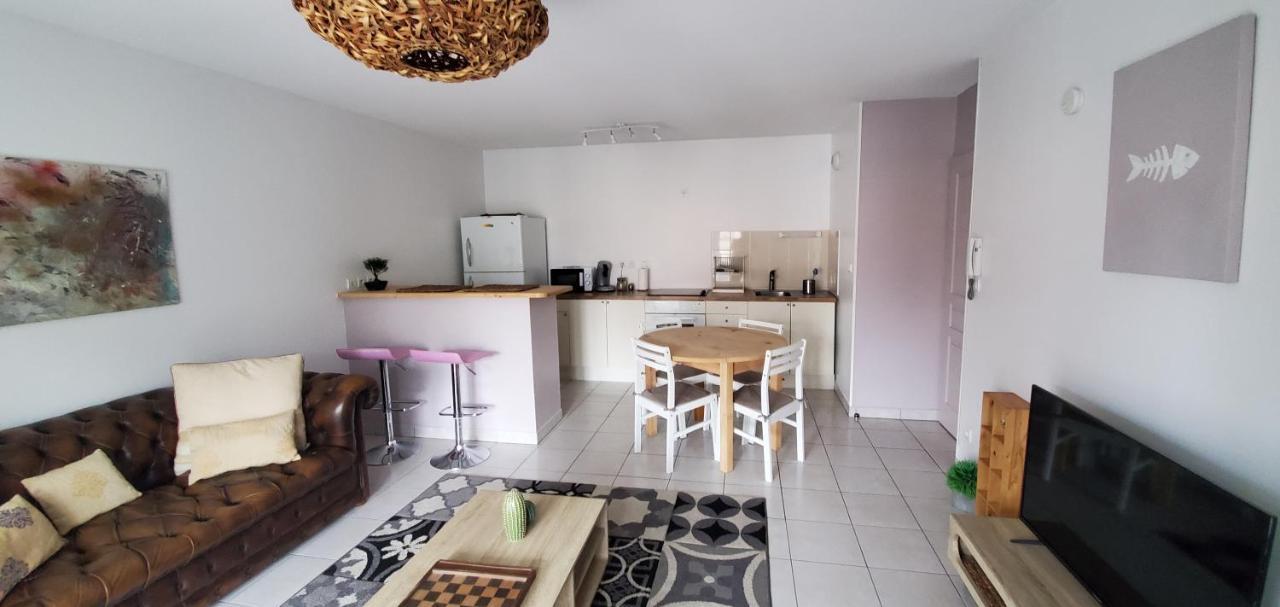 Appartement 2 Chambres Balcon Parking Prive Centre Village 리-에-믹스 외부 사진