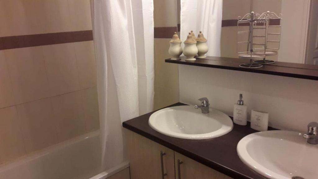 Appartement 2 Chambres Balcon Parking Prive Centre Village 리-에-믹스 외부 사진