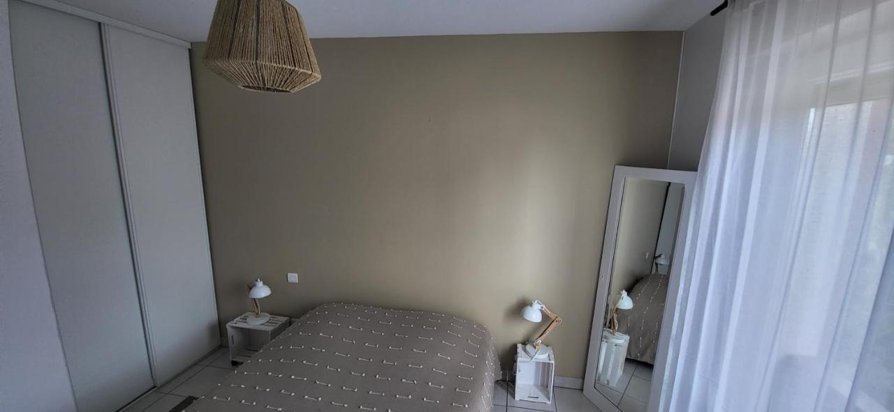 Appartement 2 Chambres Balcon Parking Prive Centre Village 리-에-믹스 외부 사진